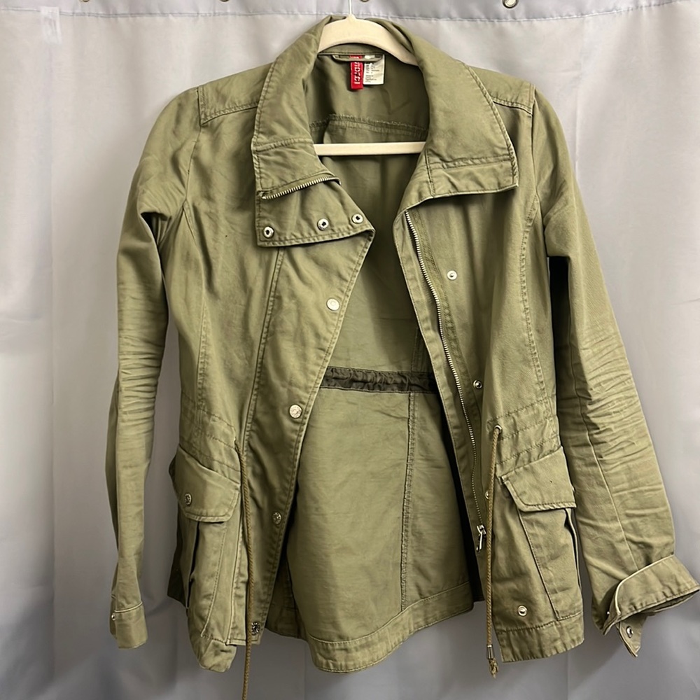 H&M jacket size 4. Worn handful of times, good condition
